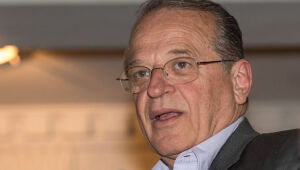 "PT não pode sempre associar criminosos a problemas sociais", diz Tarso Genro, ex-ministro de Lula