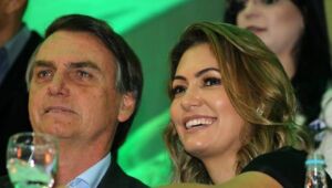 Nas redes, Michelle e filhos de Bolsonaro fazem campanha para candidatos