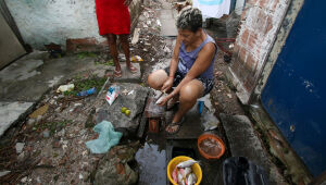 Mundo ganhou 1 milhão de pobres e um bilionário a cada 30 horas na pandemia