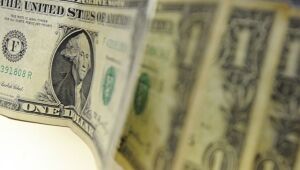 Dólar recua e Ibovespa apresenta alta, apesar da crise chinesa