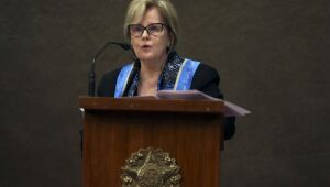 Rosa Weber vota contra drible à CF e placar no STF é de 4 a 3 para reeleição de Maia e Alcolumbre