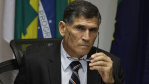 Santos Cruz é internado na UTI em Brasília após princípio de infarto
