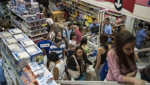Vendas do comércio recuam em junho, mas fecham primeiro semestre com alta de 1,4%, aponta IBGE