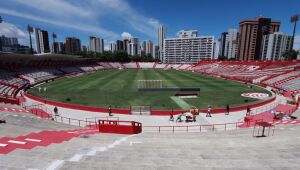 Após testar positivo para Covid-19, torcedor entra nos Aflitos e assite partida entre Náutico e Íbis
