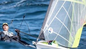 Robert Scheidt assume 3º lugar na laser, e regatas são adiadas por mau tempo