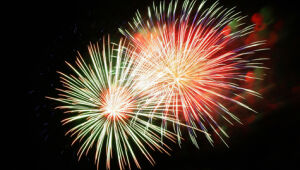 Dupla explosão deixa seis feridos em fábrica de fogos de artifício na China