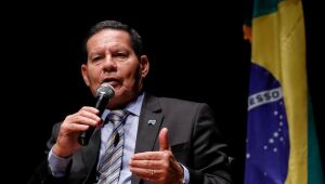 Mourão nega impeachment, mas defende 'freios' se presidente arriscar o país