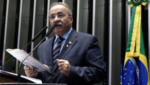 Acordão no Senado dá sobrevida a ex-vice-líder de Bolsonaro flagrado com dinheiro na cueca