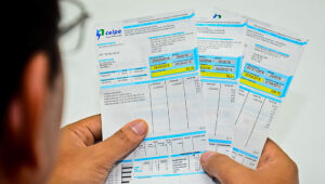 Celpe dá desconto para quem pagar contas atrasadas com cartão de crédito