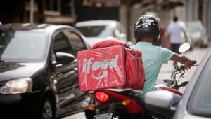 iFood lança portal de dados e diz que entregadores trabalham 31,1 horas mensais pelo app