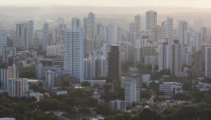 Empréstimos às famílias cresce 4,5% em agosto, puxado por financiamento imobiliário