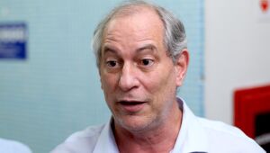 Após conversa com União Brasil, Ciro Gomes vê acordo com o centro distante