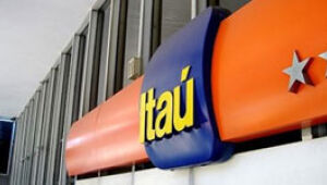 Lucro do Itaú cai pela metade no 2º tri com novo aumento de reserva contra calote