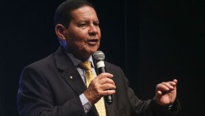 Tensões devem baixar após rejeição da PEC do voto impresso em comissão da Câmara, diz Mourão