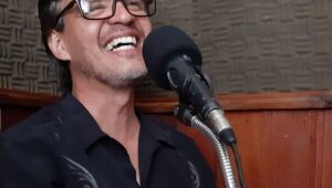 Peça escrita pelo ator Júlio César vai ao ar na Rádio Folha