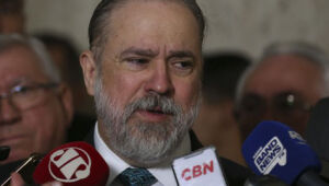 Aras militariza Ministério Público e abre canais com os órgãos de informações