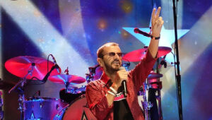 Ringo Starr comemora 80 anos em live com músicas dos Beatles e homenagens de artistas