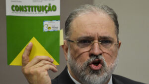 Procurador-geral defende autocontenção institucional no MP