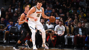 Jokic surpreende NBA com estilo de jogo e tipo físico pouco usuais