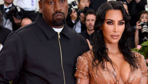 Aniversariante, Kim Kardashian ganha de Kanye West um holograma do pai