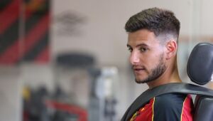 Dirigentes do Goiás desconversam sobre interesse em Barcia