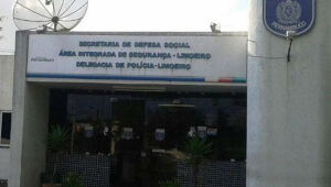 Homem é preso após ameaçar pessoas com facão e ser baleado por PM em Limoeiro