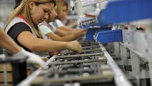 Produção industrial avança 7% após tombo na pandemia