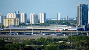 Após cerca de quatro horas de voos suspensos, Aeroporto do Recife volta a operar normalmente