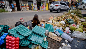 Pessoas buscam reduzir geração de lixo e o impacto ao meio ambiente