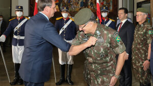 Bolsonaro multiplica por 10 número de militares no comando de estatais