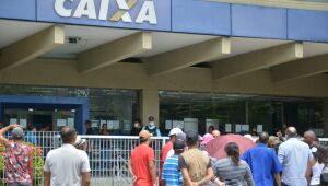 Caixa paga R$ 300 a 1,6 milhão beneficiários do Bolsa Família