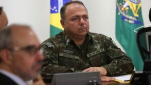 Políticos de oposição criticam 'politização' e militares no Ministério da Saúde