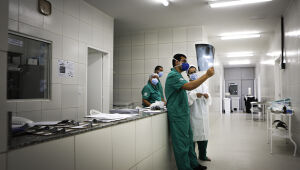Impactados pela pandemia, serviços eletivos de saúde têm retomada retraída