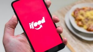 iFood é multado em R$ 1,5 milhão por troca de nomes de restaurantes por mensagens políticas