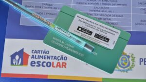 Alunos de escolas públicas recebem parcela extra do Cartão de Alimentação Escolar