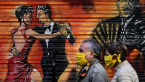 Argentinos reagem a liberação de repressor durante pandemia