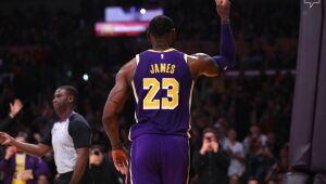 LeBron renova contrato com Lakers até 2023