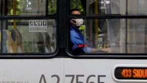 Mercado de trabalho tem queda generalizada e recordes negativos