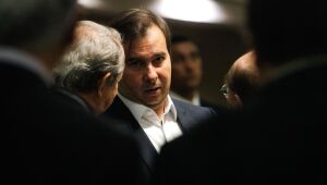 Lei de quarentena para ex-juiz não é para atingir Moro, diz Maia