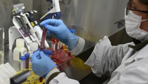 EUA investirá US$ 1,7 bilhão para combater variantes da Covid