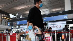 Especialistas da OMS viajam à China para analisar pandemia, que provocou 70.000 mortes no Brasil