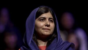 Nobel da Paz Malala pede a talibãs retorno de meninas à escola