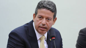Discussão sobre novo imposto não faz parte do contexto atual, diz Lira