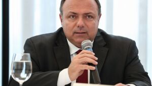 Pazuello lamenta mortes por covid- 19 e destaca necessidade de acompanhamento médico