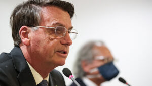 Bolsonaro diz que educação no Brasil está horrível e que pode escolher novo ministro nesta quinta