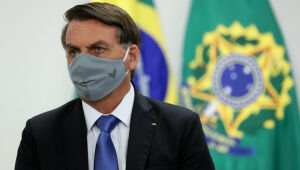 Após exame no pulmão, Bolsonaro diz que fará novo teste para coronavírus