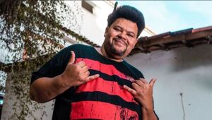 Babu Santana se muda para mansão no Rio com dois andares e piscina