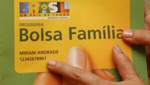 Ministério: Bolsa Família perto de R$ 300 comprimiria investimentos