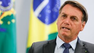 Bolsonaro sanciona projeto que permite estender corte de jornada e salário