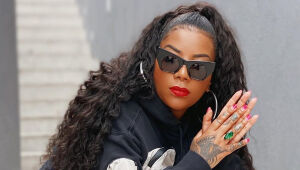 Ludmilla é internada após uma de suas próteses de silicone apresentar problema